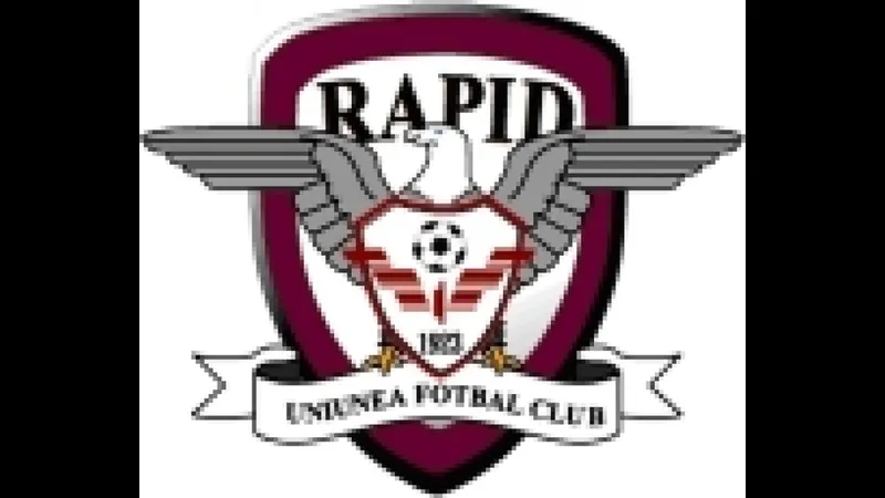 Cầu thủ Rapid Bucuresti sút bóng tấn công vào khung thành UTA Arad Cầu thủ Rapid Bucuresti sút bóng tấn công vào khung thành UTA Arad