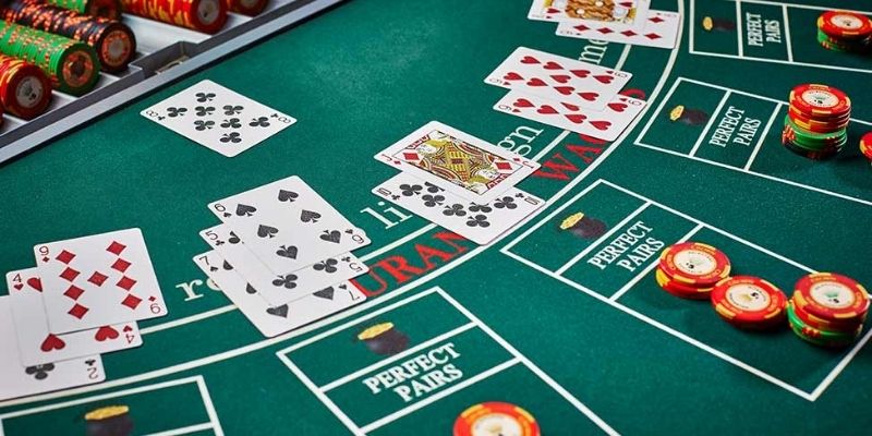 Bật mí cách chơi xì dách luôn thắng tại casino Jun88 4 Cách chơi xì dách luôn thắng tại casino JUN88